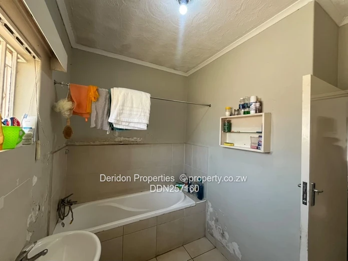 Gunhill 4-Bed Family Home on 2800 m² with Garden
