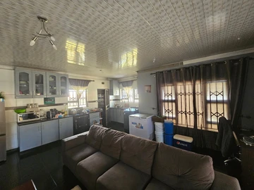 6 Bedroom House