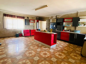 6 Bedroom House