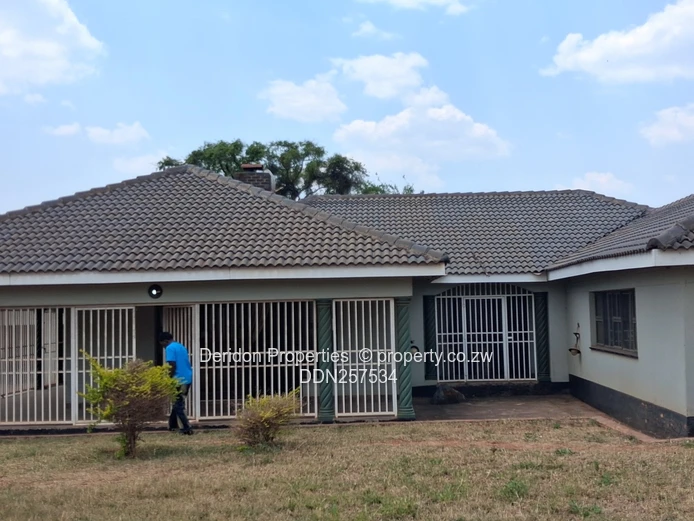 6-Bed Gletwin Park Home — Walled Garden, Double Garage