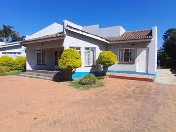 4 Bedroom Flat & Apartment