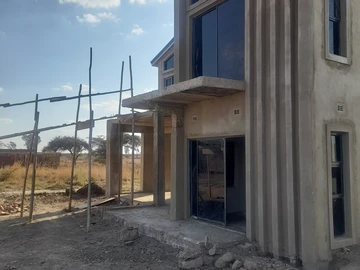 4 Bedroom Flat & Apartment