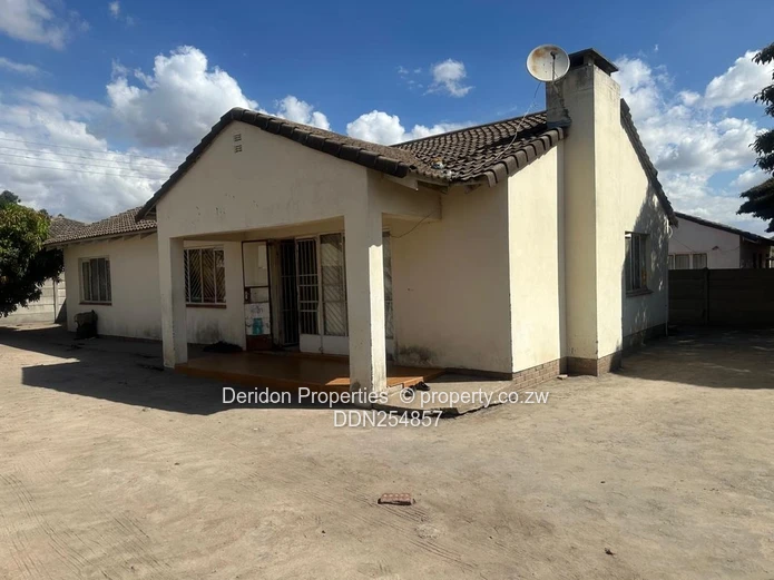 3BR, 2BA Family Home with Spacious Paved Yard in Msasa Park