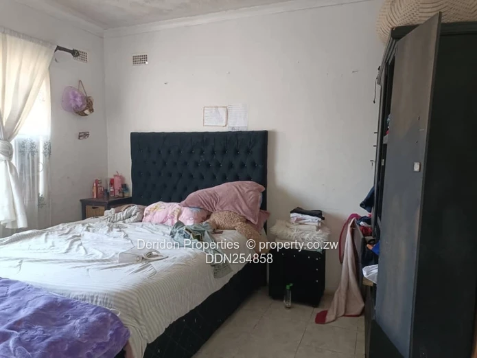 House suitable fir offices and redevelopment for Clusters 