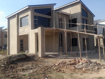 4 Bedroom Flat & Apartment