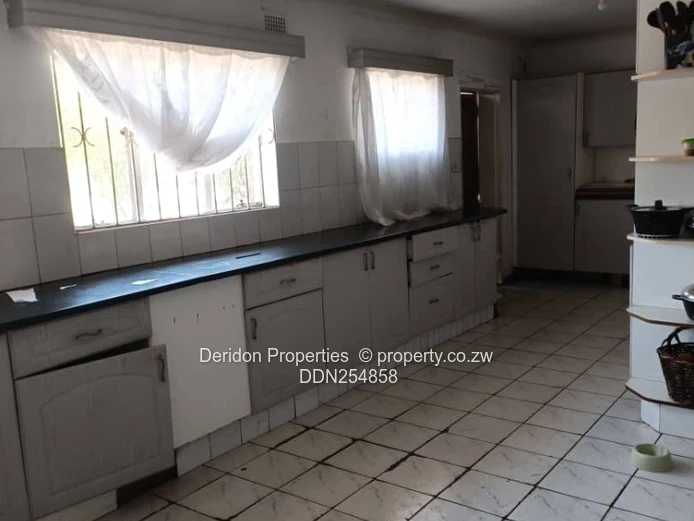 House suitable fir offices and redevelopment for Clusters 