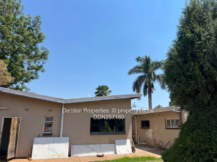 Gunhill 4-Bed Family Home on 2800 m² with Garden
