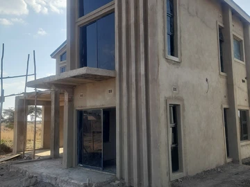 4 Bedroom Flat & Apartment