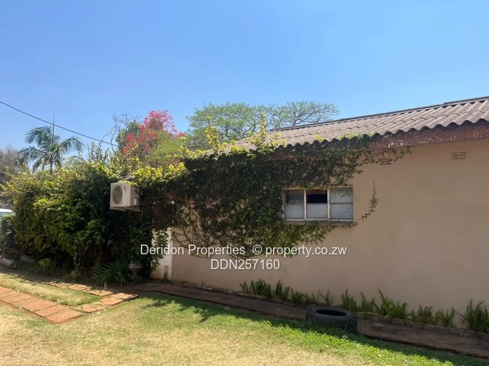 Gunhill 4-Bed Family Home on 2800 m² with Garden