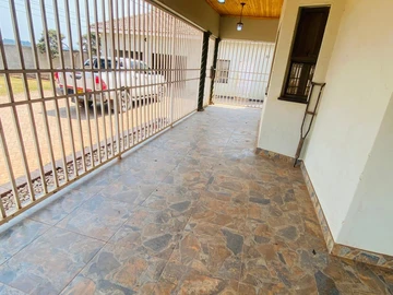 6 Bedroom House