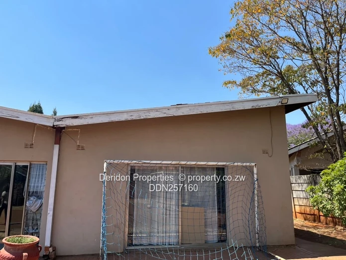Gunhill 4-Bed Family Home on 2800 m² with Garden