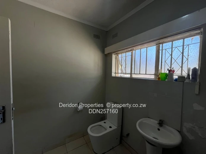 Gunhill 4-Bed Family Home on 2800 m² with Garden