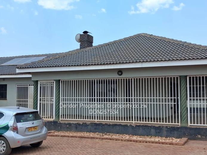 6-Bed Gletwin Park Home — Walled Garden, Double Garage