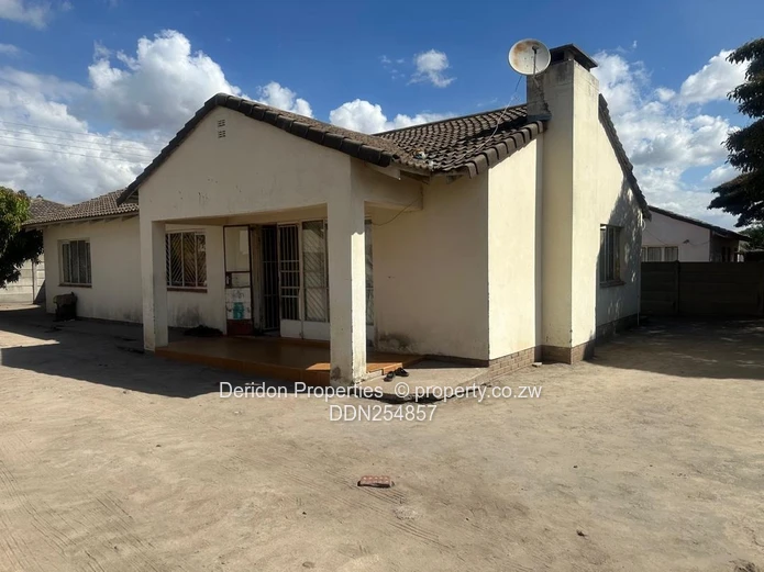 3BR, 2BA Family Home with Spacious Paved Yard in Msasa Park