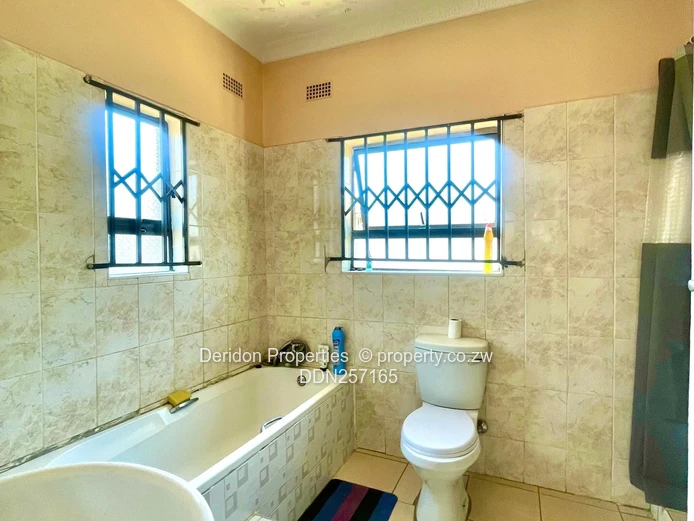 Corner 550m² Stand with Home & Solar in Kutandara