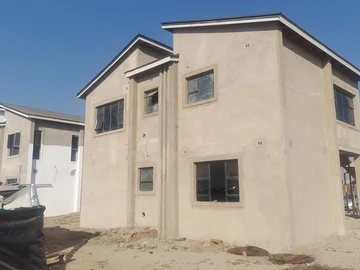 4 Bedroom Flat & Apartment